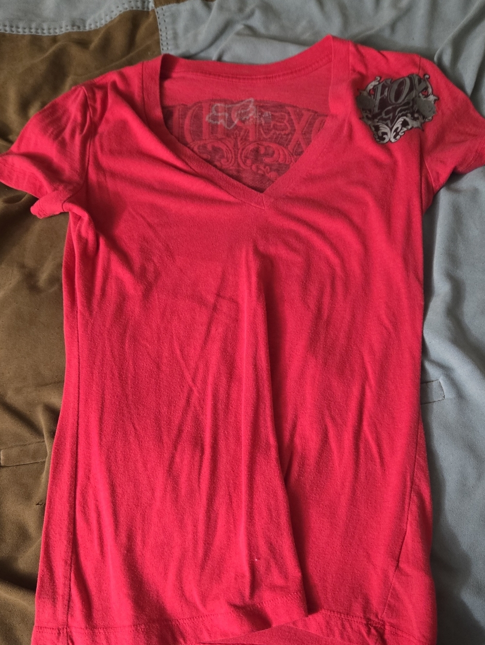 Fox Women’s V-Neck Tee in Hot Pink